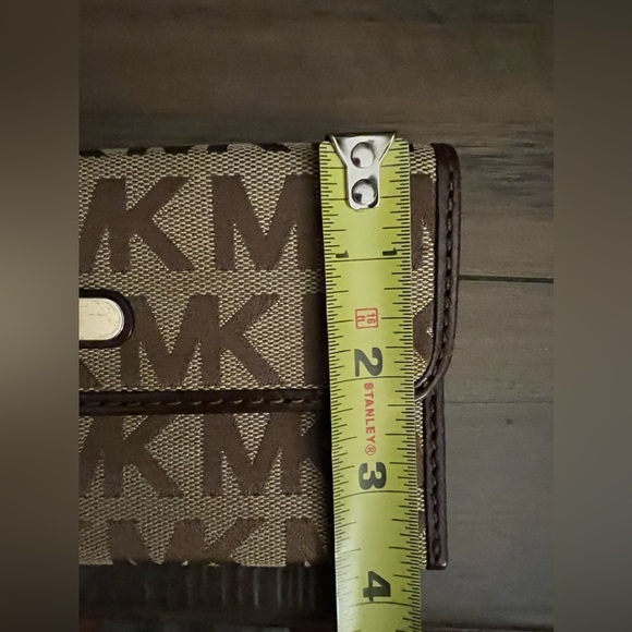 Micheal Kors Wallet - Picture 5 of 7
